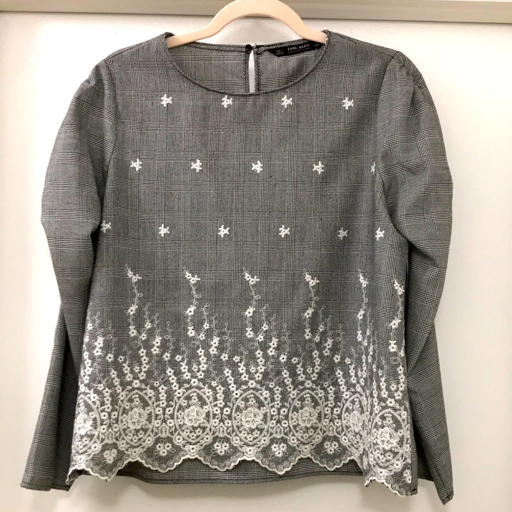 Zara Basic collection size L ( Fits like  a M), houndstooth long sleeves blouse.